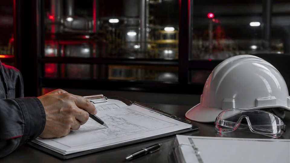 Asesoría profesional en seguridad y cumplimiento normativo